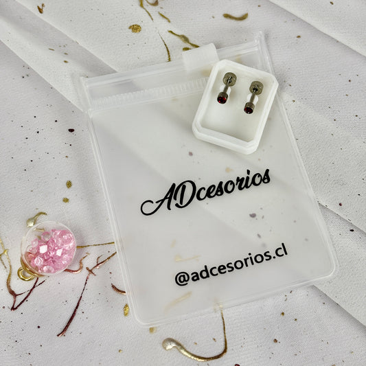 Mini Aros Acero Quirúrgico Plateado Circón Rojo 3MM - Tope Tornillo