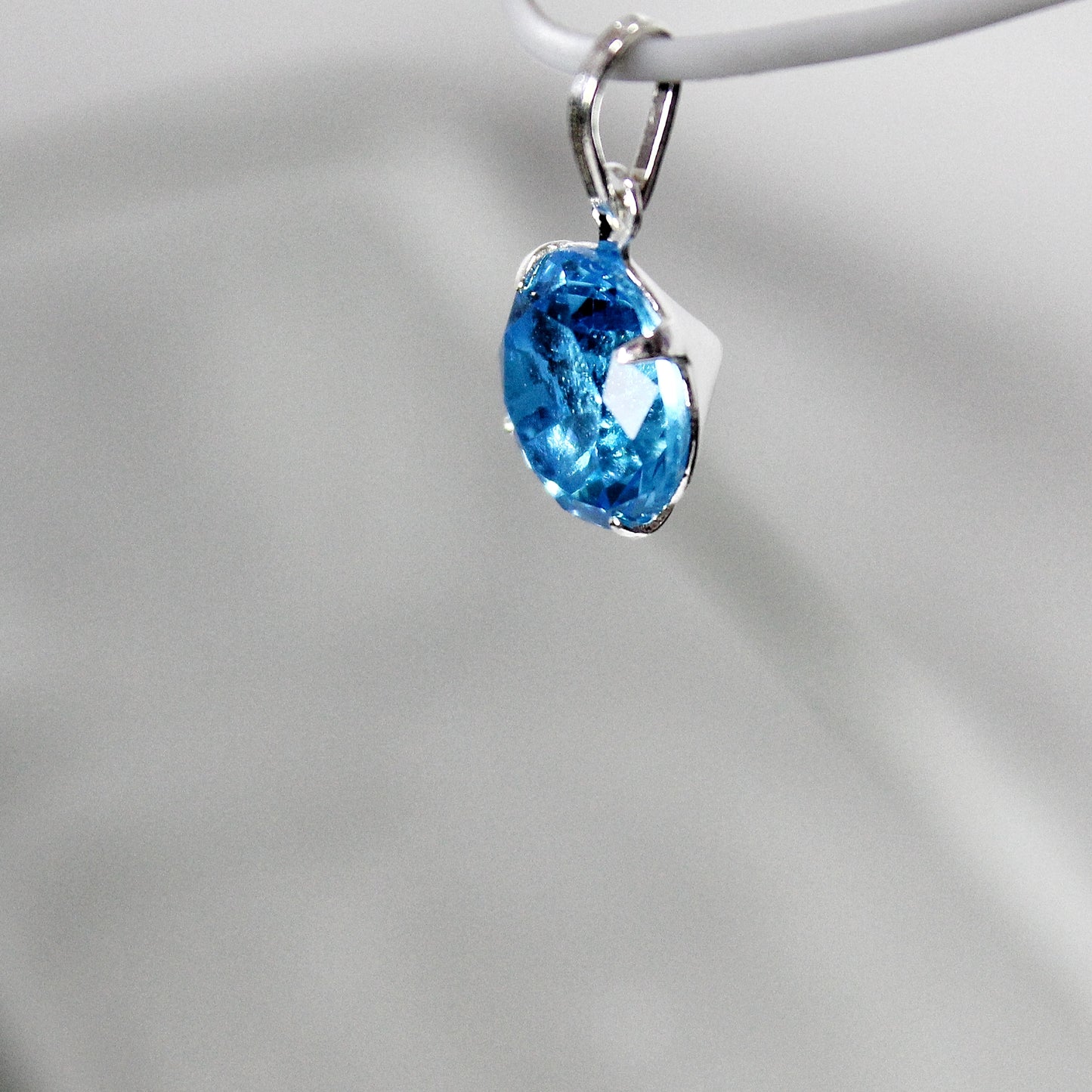 Colgante Plata 925 Punto de Luz Azul 8MM