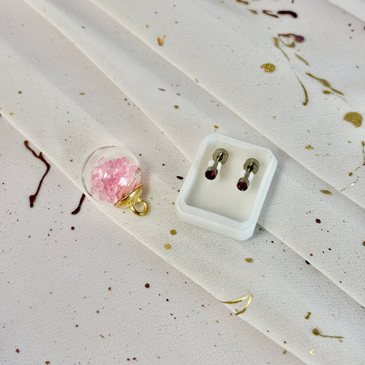 Mini Aros Acero Quirúrgico Plateado Circón Rojo 3MM - Tope Tornillo