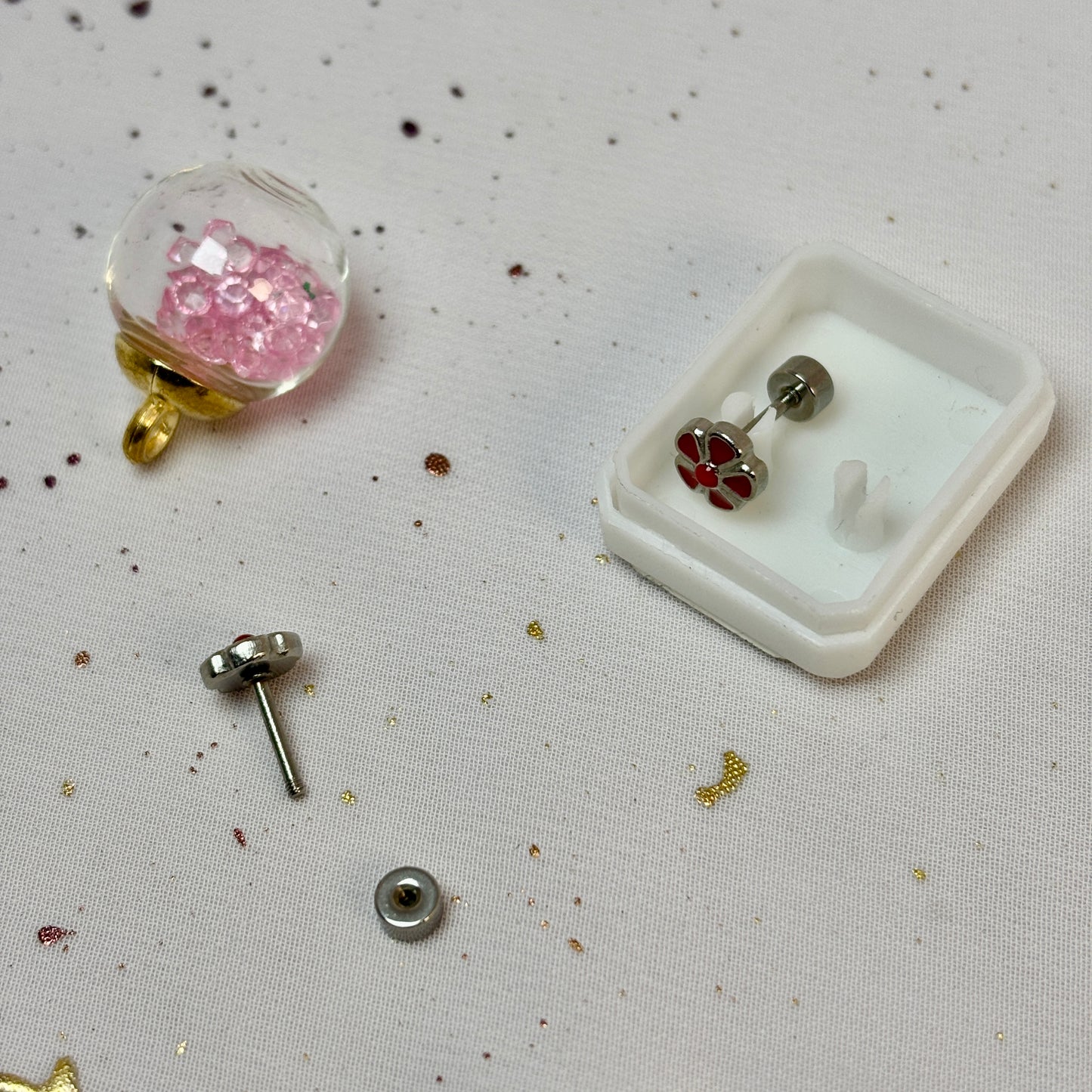 Mini Aros Acero Quirúrgico Plateado Flor Rojo - Tope Tornillo