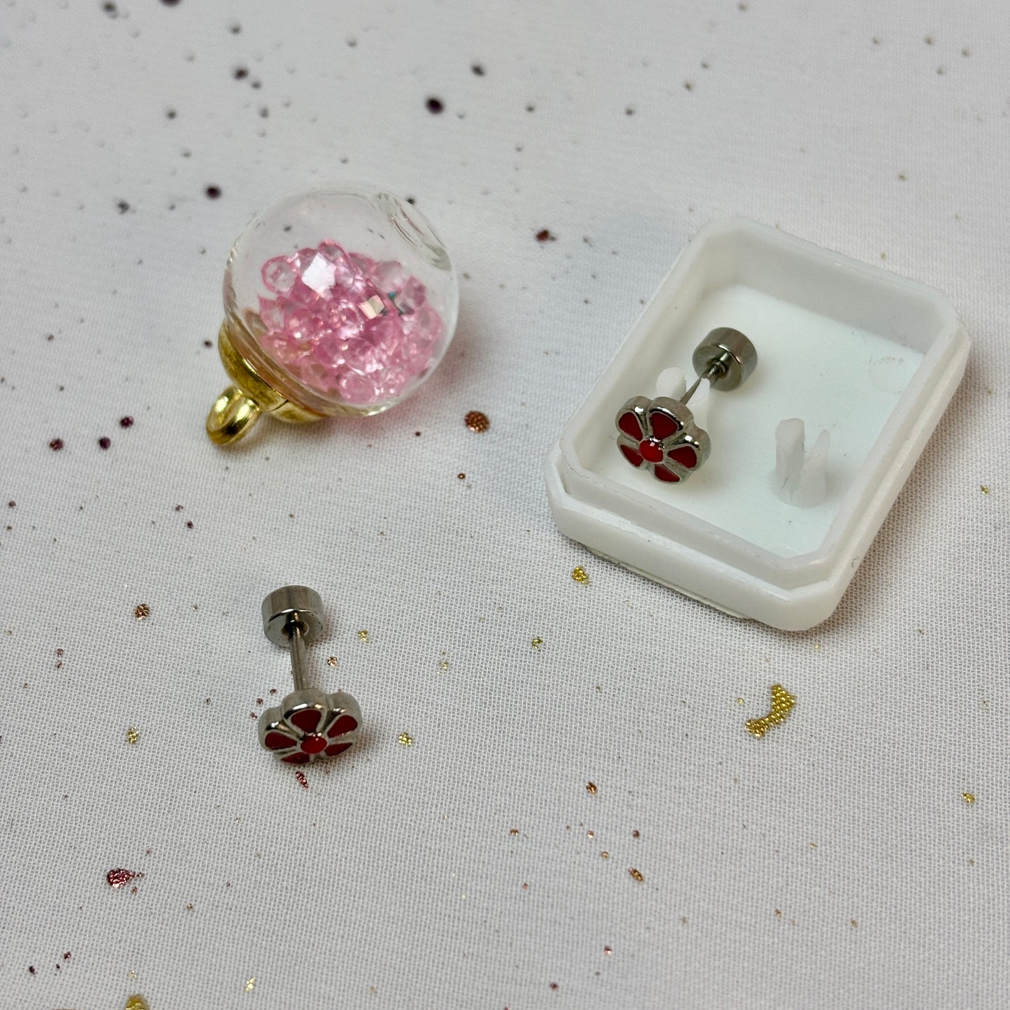 Mini Aros Acero Quirúrgico Plateado Flor Rojo - Tope Tornillo