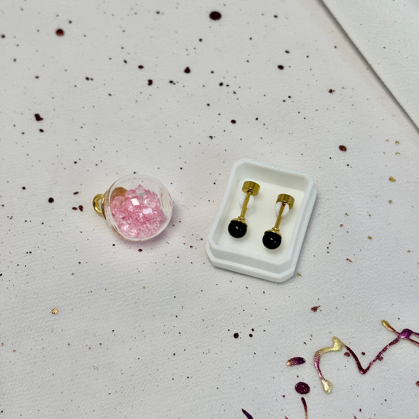 Mini Aros Acero Quirúrgico Dorado Perla Negra 4MM - Tope Tornillo