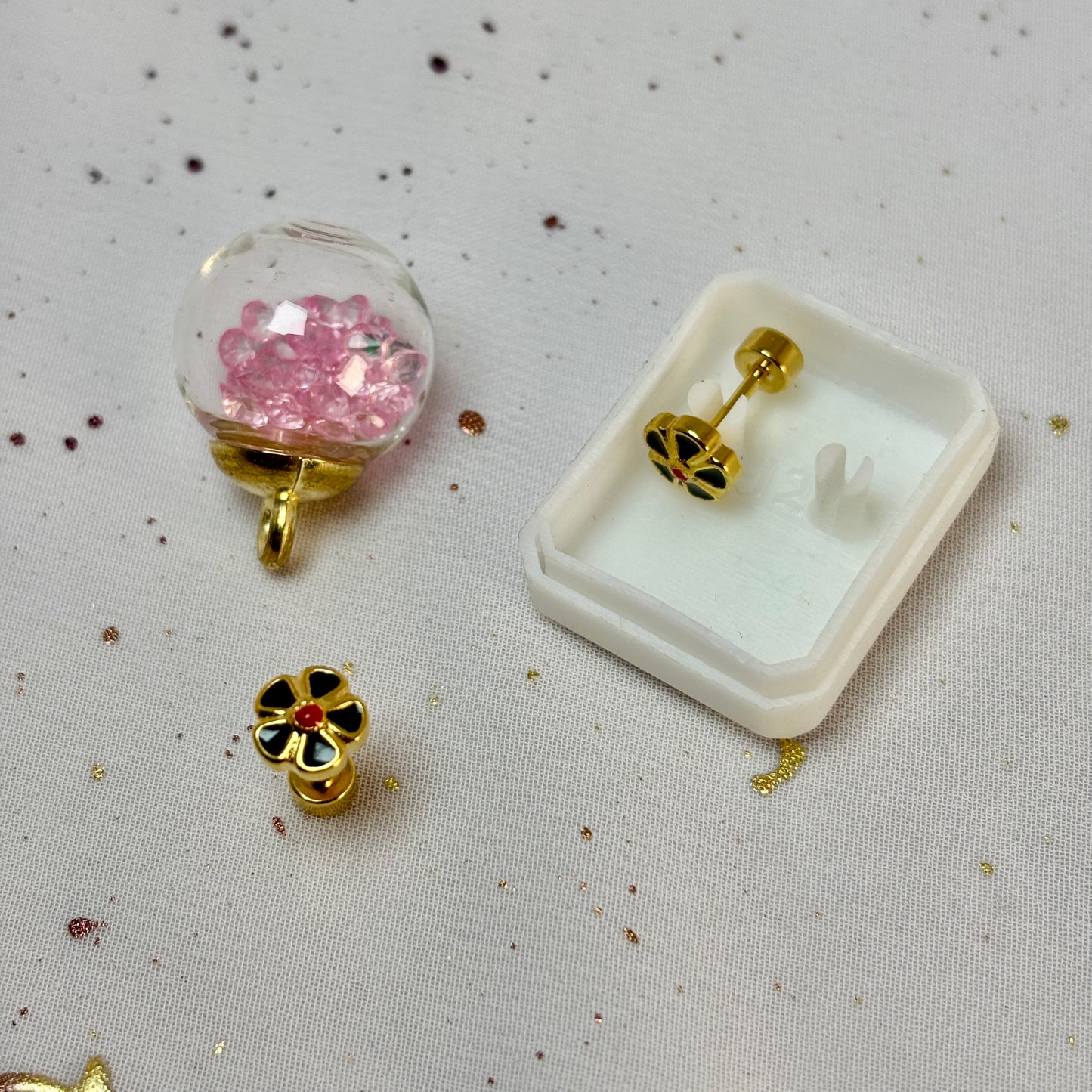 Mini Aros Acero Quirúrgico Dorado Flor Negro - Tope Tornillo