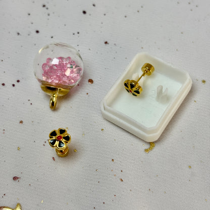 Mini Aros Acero Quirúrgico Dorado Flor Negro - Tope Tornillo