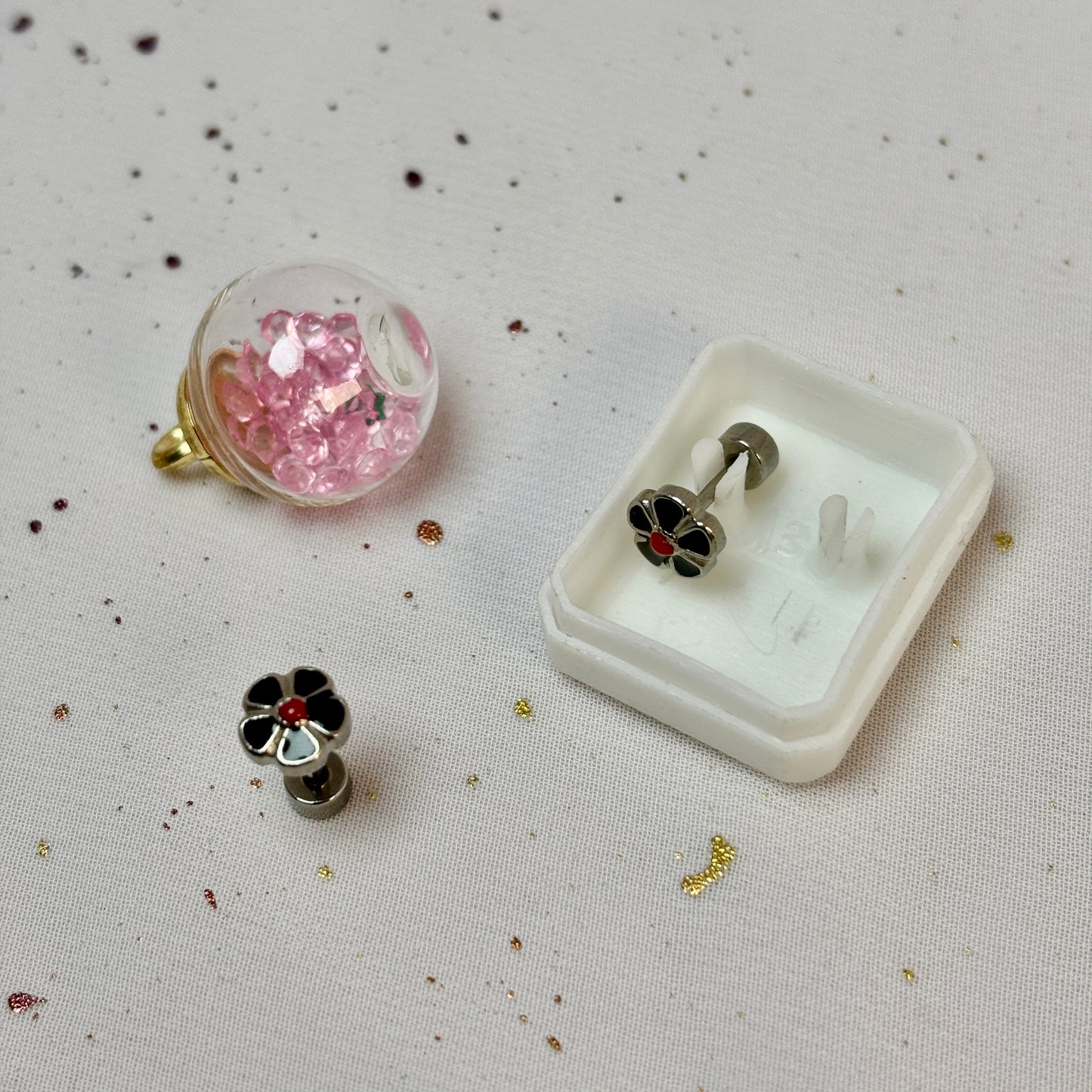 Mini Aros Acero Quirúrgico Plateado Flor Negro - Tope Tornillo