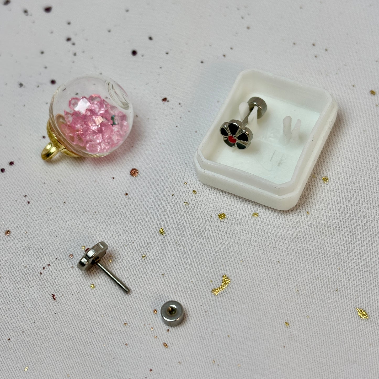 Mini Aros Acero Quirúrgico Plateado Flor Negro - Tope Tornillo