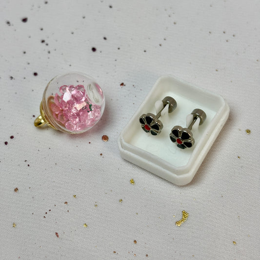 Mini Aros Acero Quirúrgico Plateado Flor Negro - Tope Tornillo