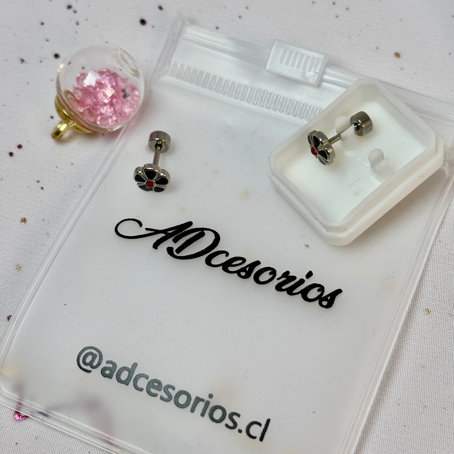 Mini Aros Acero Quirúrgico Plateado Flor Negro - Tope Tornillo