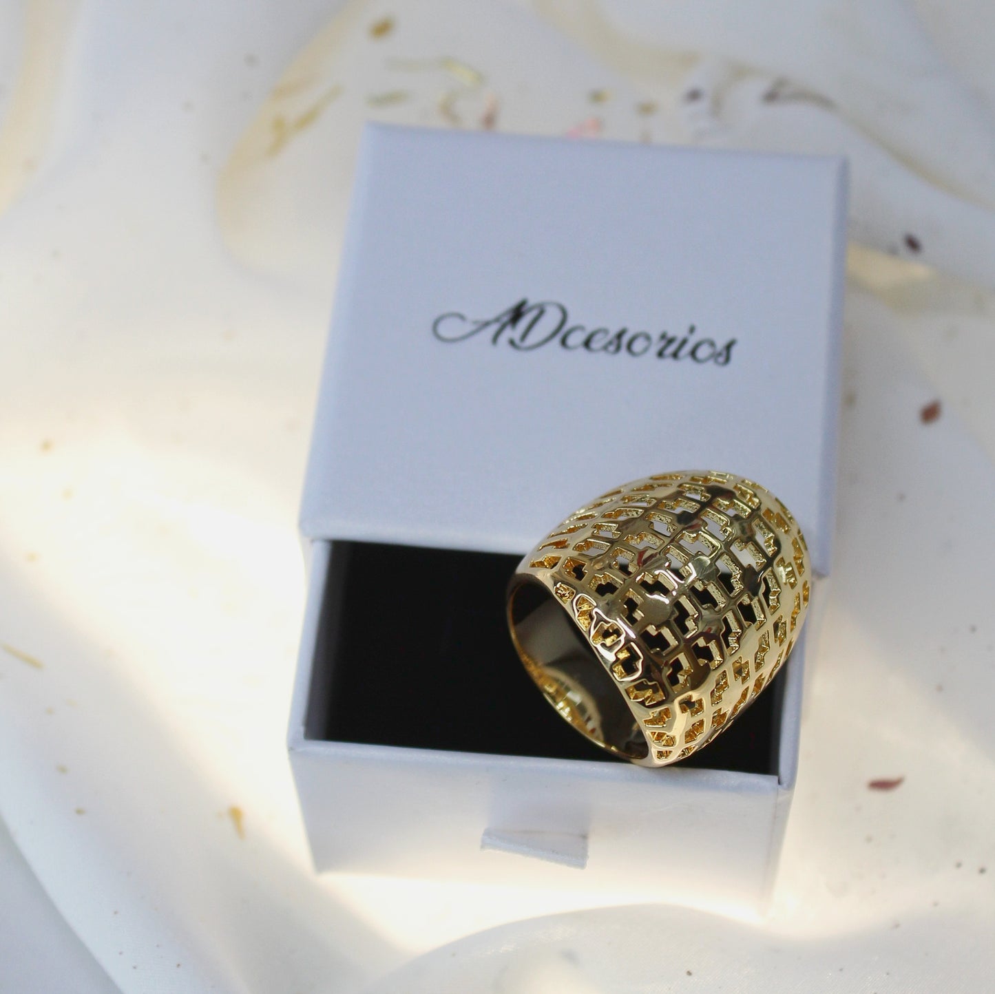 Anillo Grande Enchapado En Oro 18k Treliça