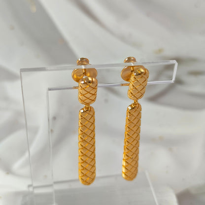 Aros Colgantes Enchapados En Oro 18K Piña