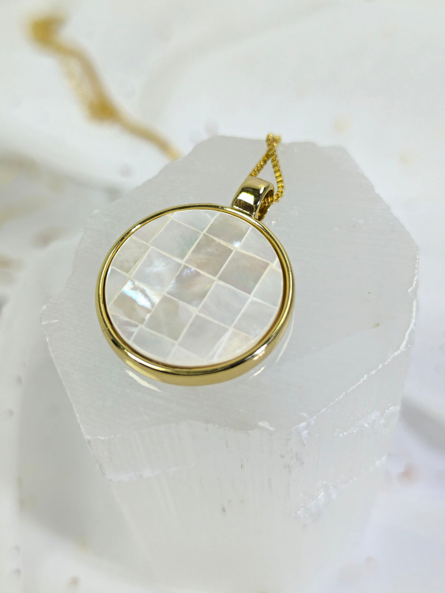 Set Aros y Collar Enchapados En Oro 18K Mosaico Nacar