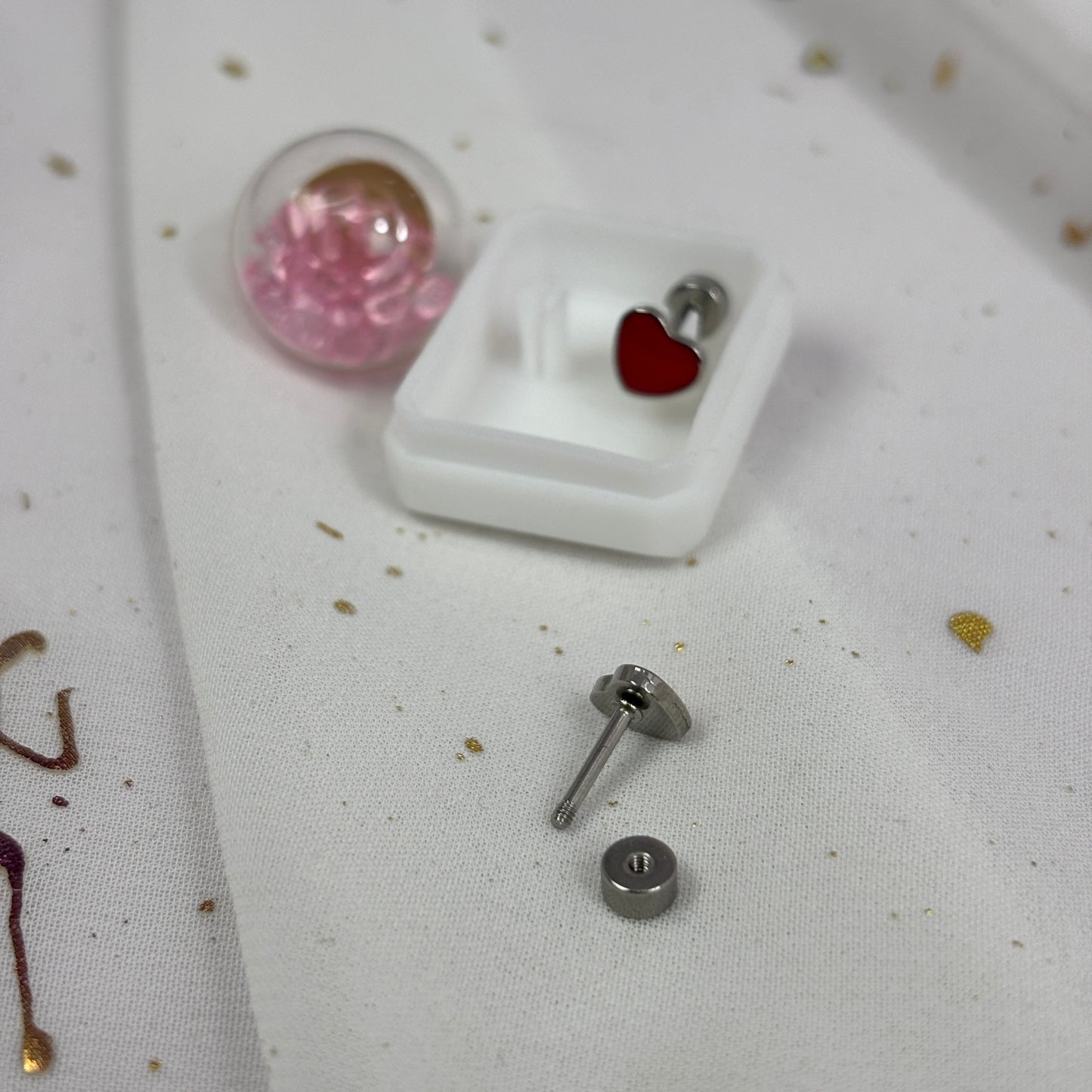 Mini Aros Acero Quirúrgico Plateado Corazón Rojo - Tope Tornillo