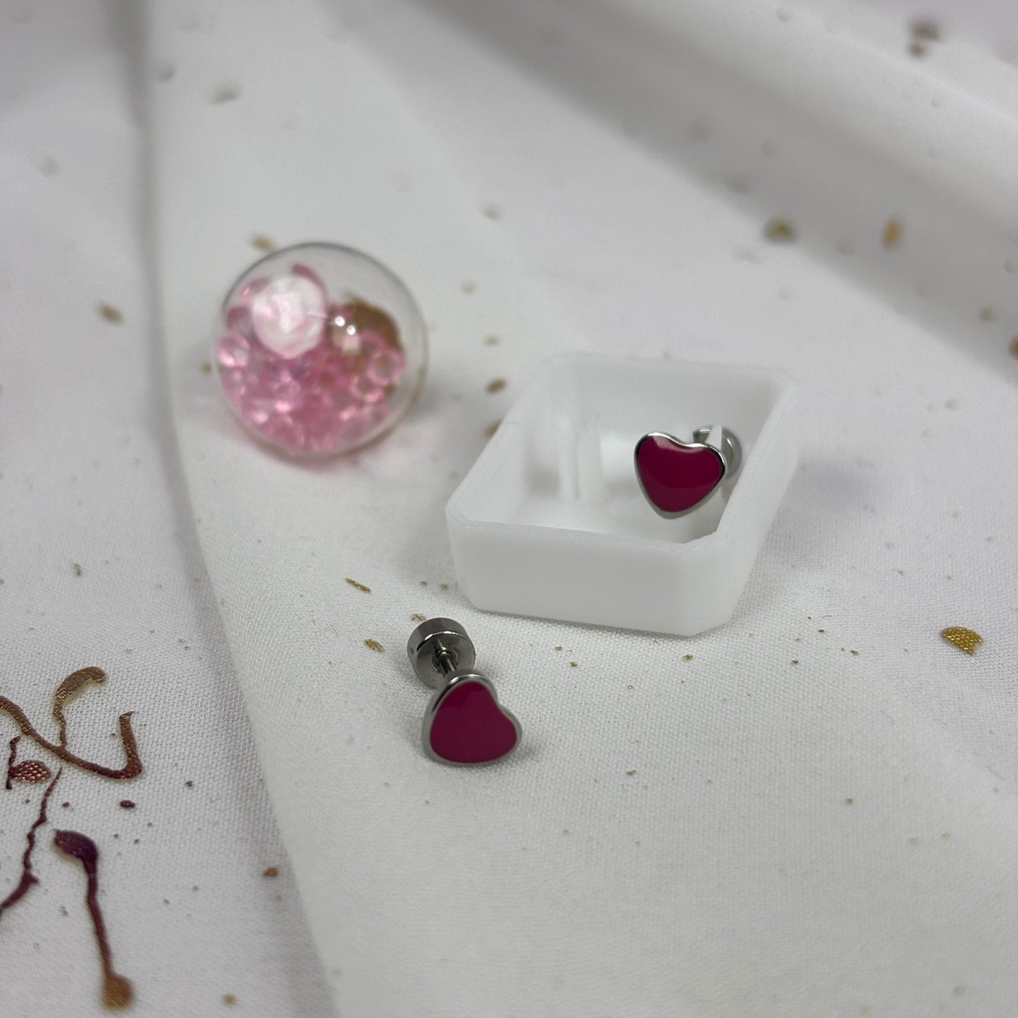 Mini Aros Acero Quirúrgico Plateado Corazón Rojo - Tope Tornillo