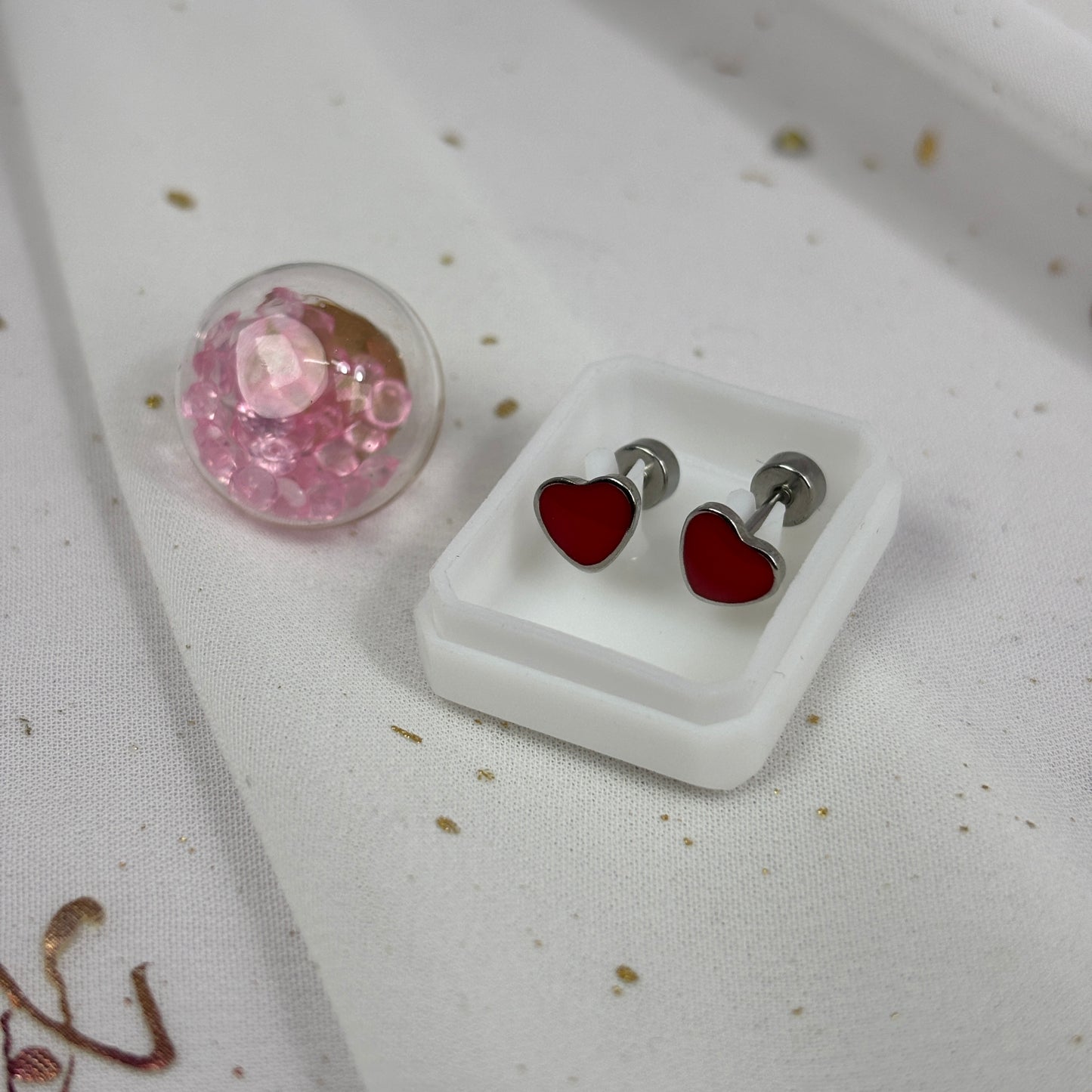 Mini Aros Acero Quirúrgico Plateado Corazón Rojo - Tope Tornillo