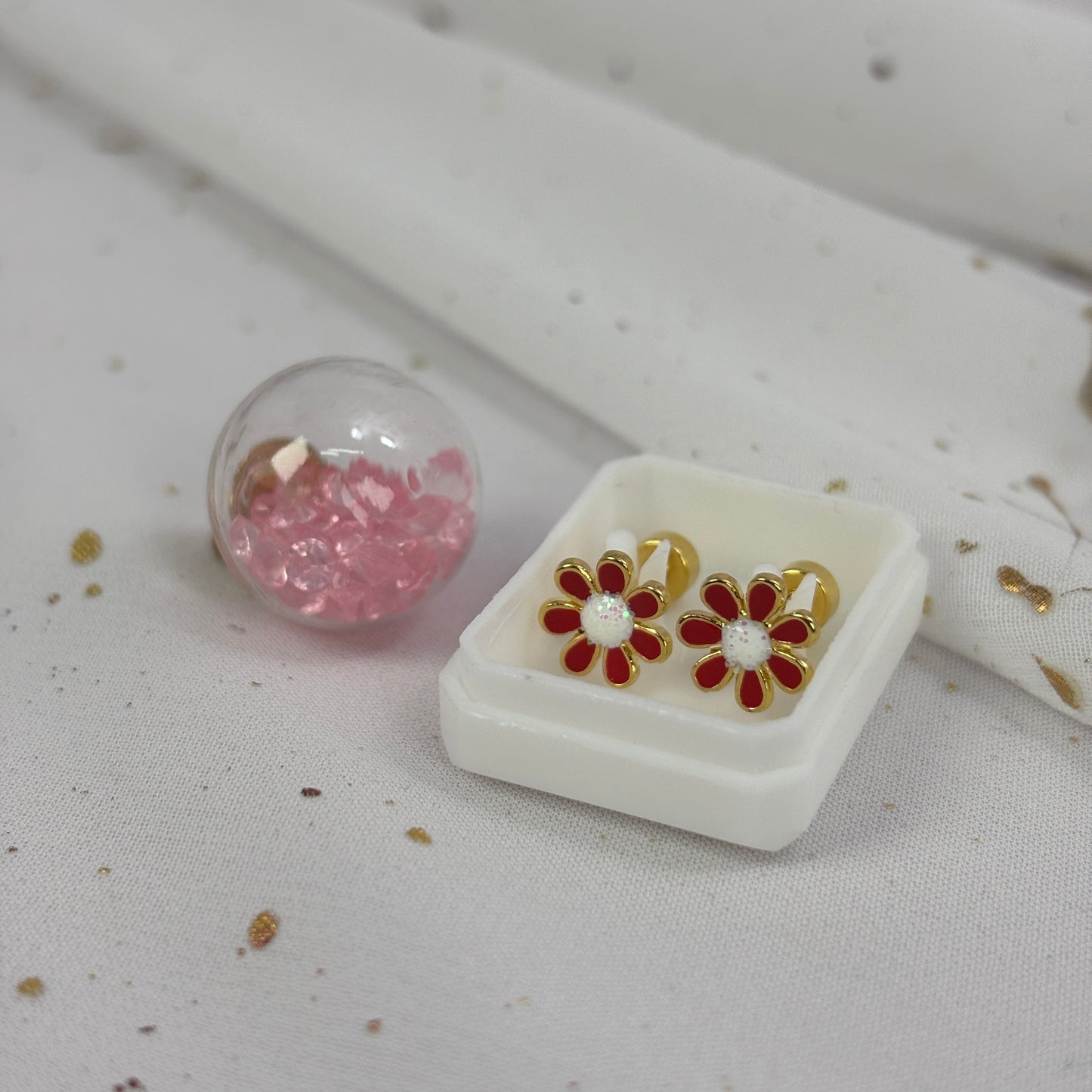 Mini Aros Acero Quirúrgico Dorado Flor Roja - Tope Tornillo