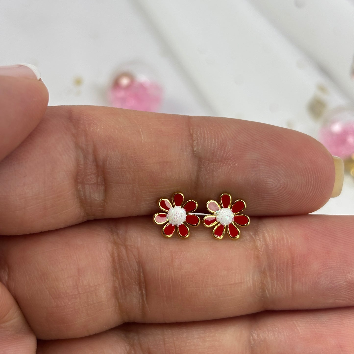 Mini Aros Acero Quirúrgico Dorado Flor Roja - Tope Tornillo