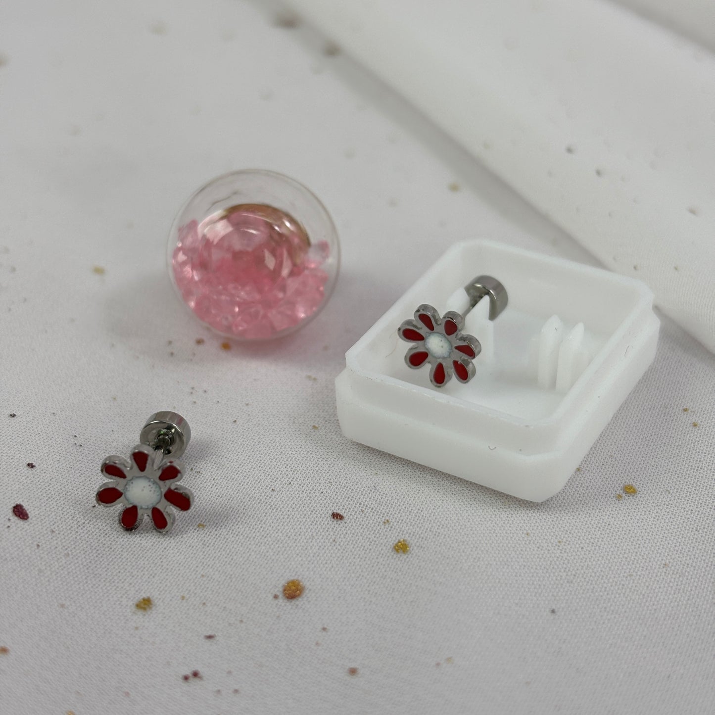 Mini Aros Acero Quirúrgico Plateado Flor Roja - Tope Tornillo