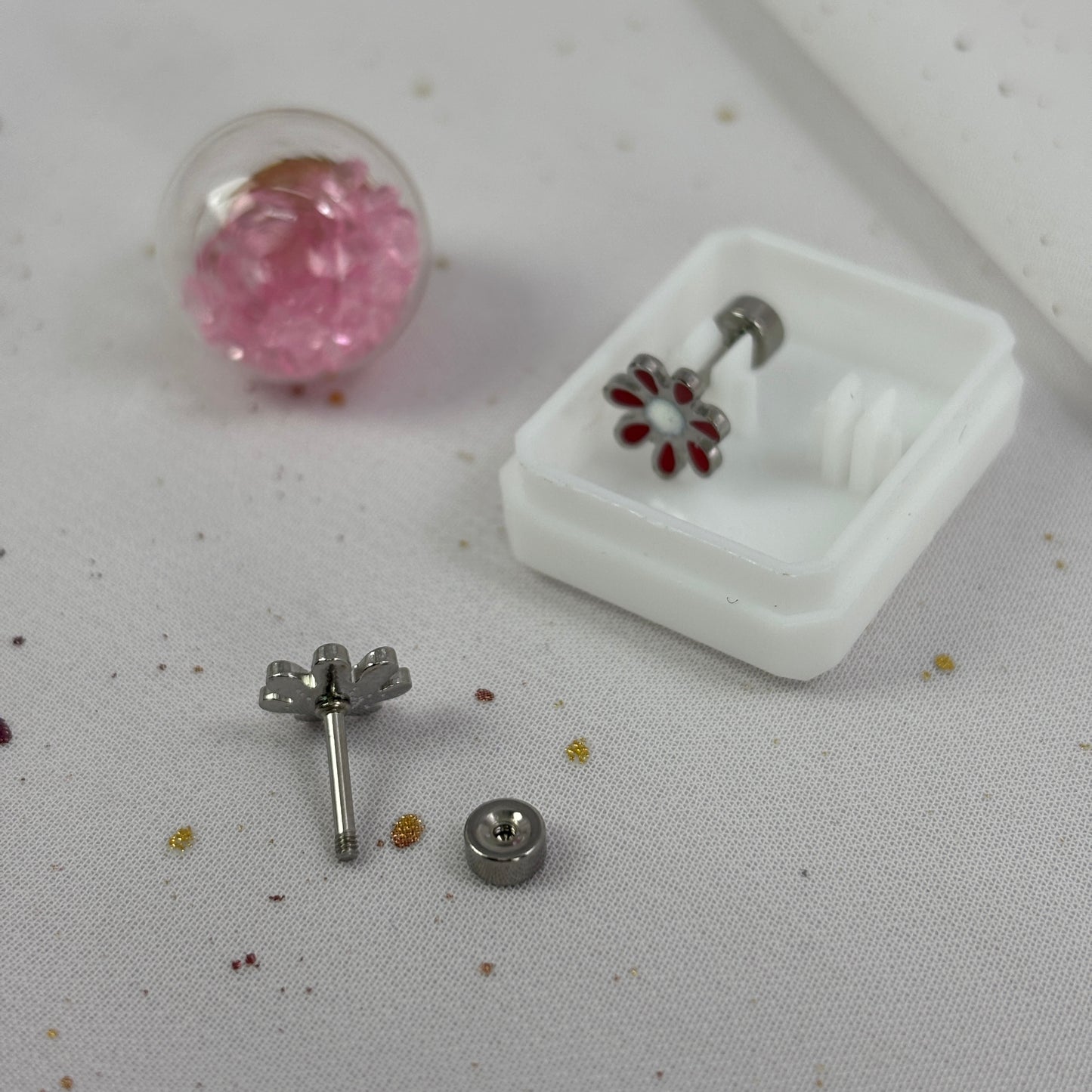 Mini Aros Acero Quirúrgico Plateado Flor Roja - Tope Tornillo