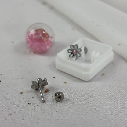 Mini Aros Acero Quirúrgico Plateado Flor Blanca - Tope Tornillo