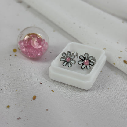 Mini Aros Acero Quirúrgico Plateado Flor Blanca - Tope Tornillo