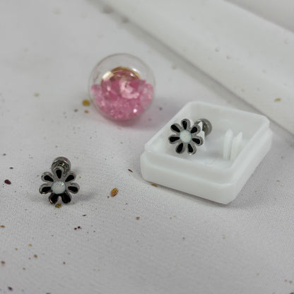 Mini Aros Acero Quirúrgico Plateado Flor Negra - Tope Tornillo