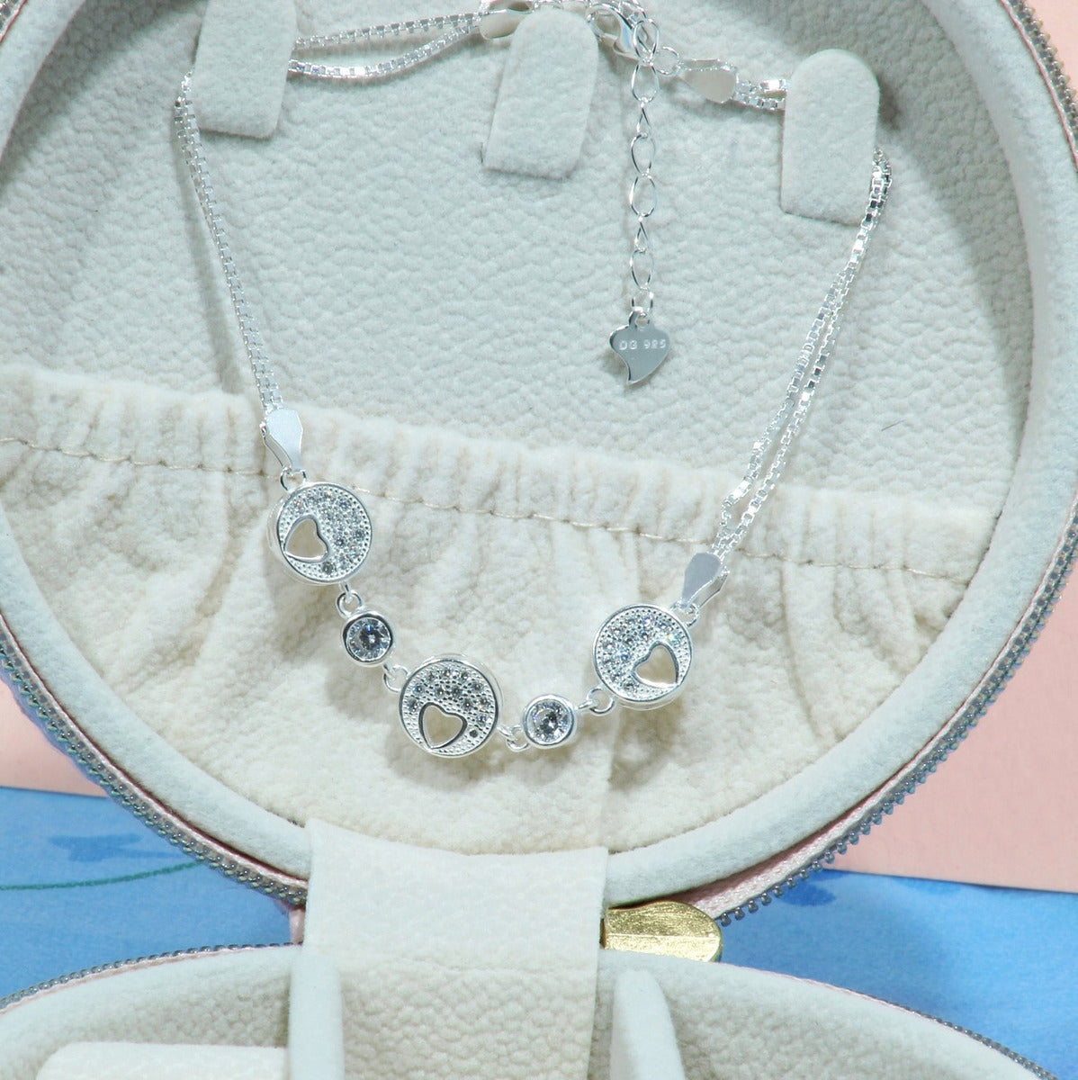 Pulsera de Plata 925 con Corazones y Circones Blancos – Estilo Elegante para Mujer