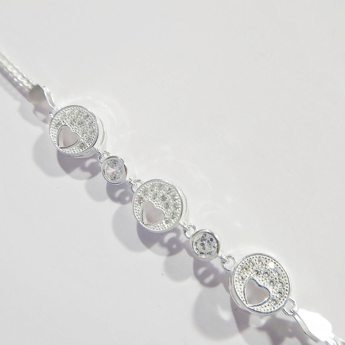 Pulsera de Plata 925 con Corazones y Circones Blancos – Estilo Elegante para Mujer