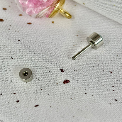 Mini Aros Acero Quirúrgico Plateado Circón Rojo 5MM - Tope Tornillo